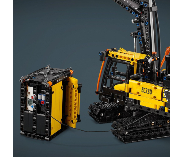 LEGO Technic 42175 Ciężarówka Volvo FMX i koparka EC230 Electric - 1266100 - zdjęcie 11